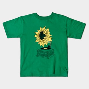 Singing in the sun Kids T-Shirt